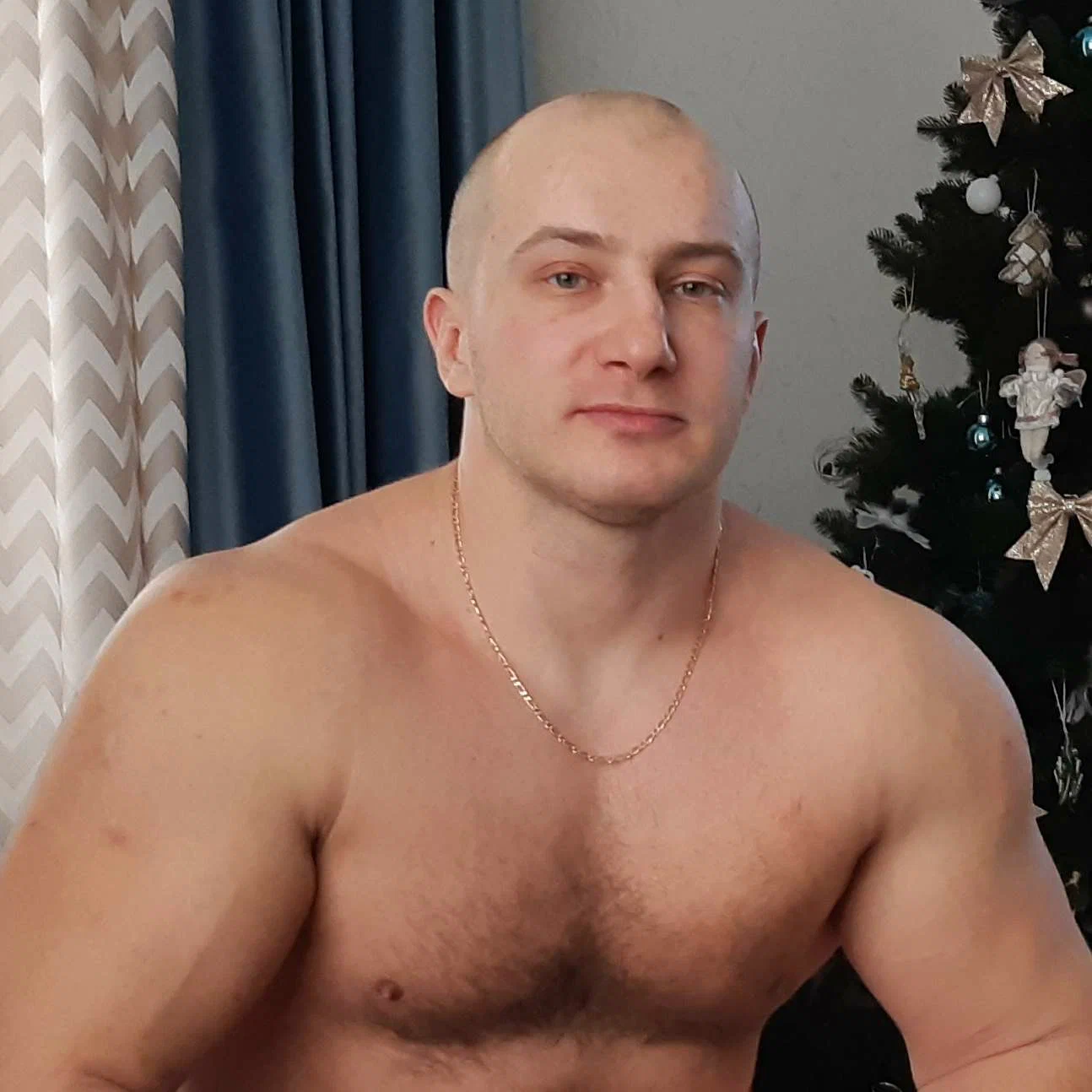 Макс Исаенко