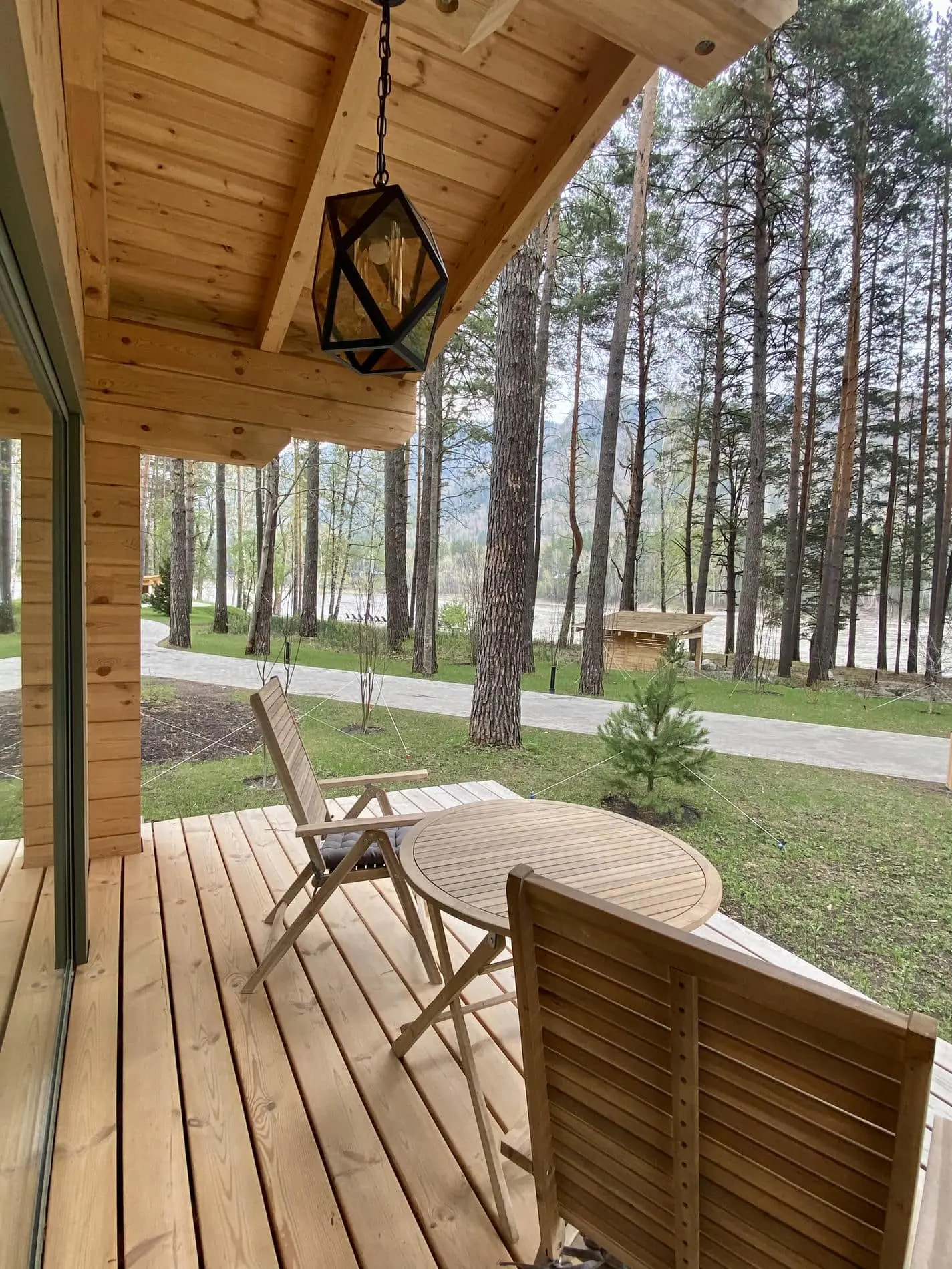 Классик Шале с видом на реку