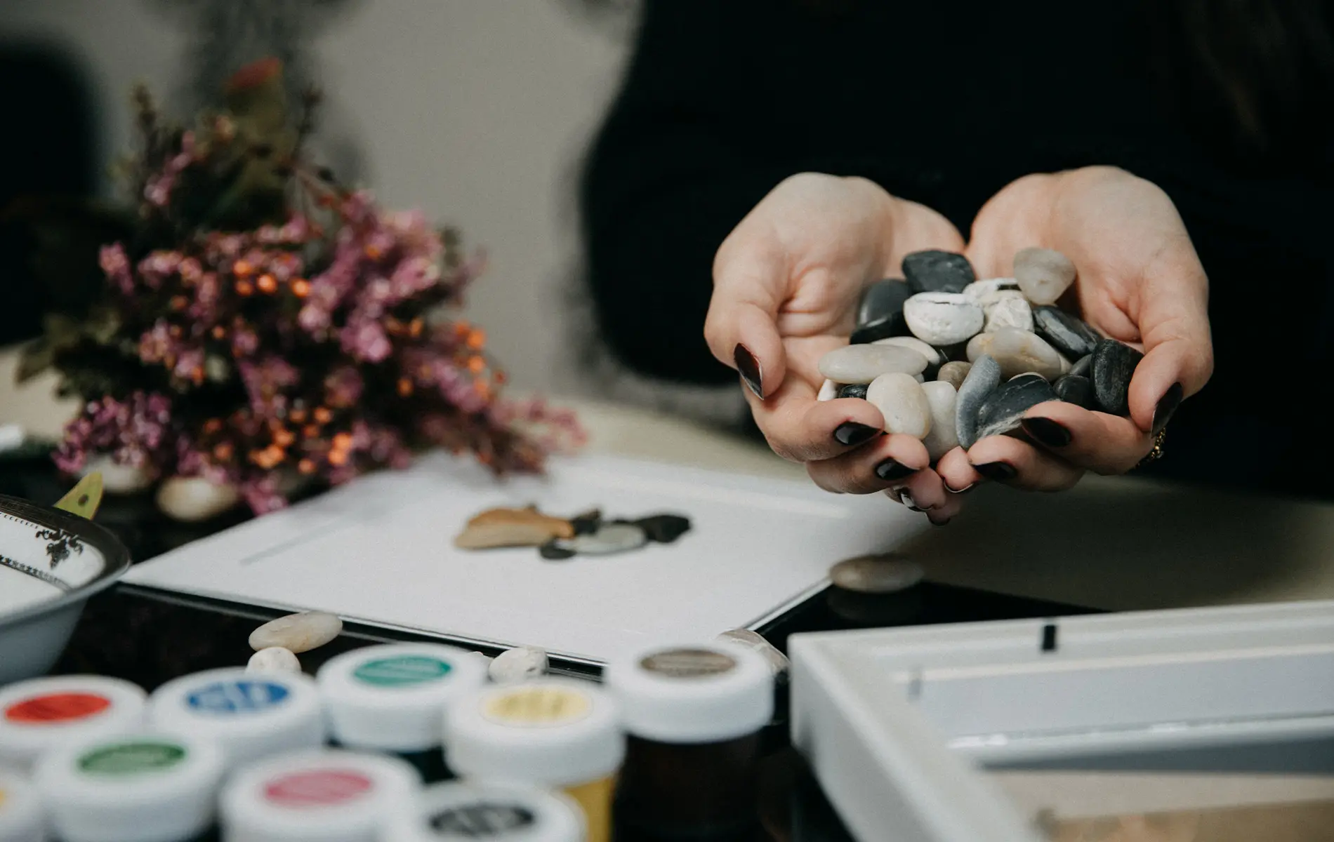 Мастер-класс «Роспись камней с берега Катуни»