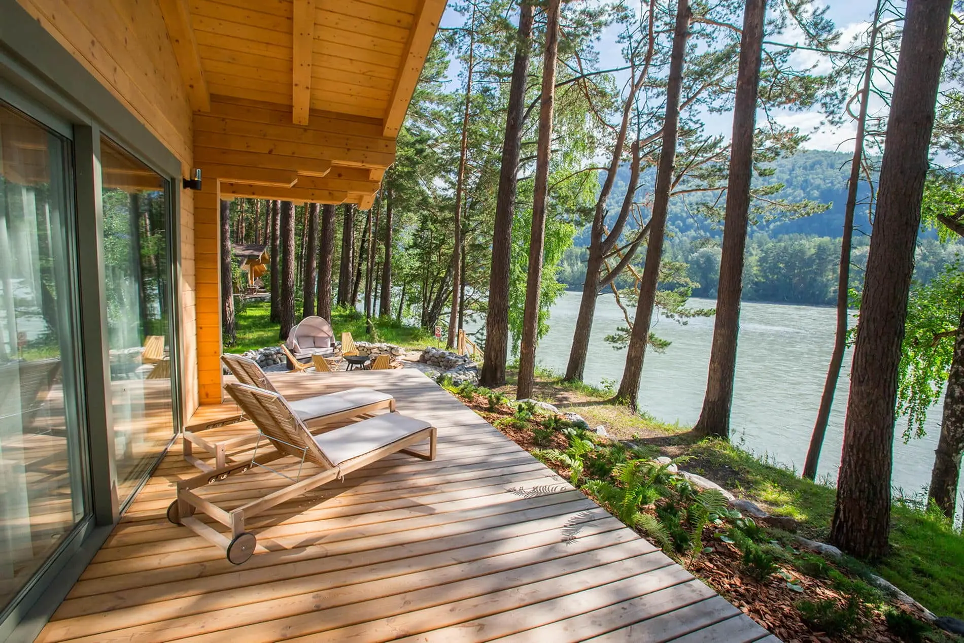 Гранд Шале с видом на реку