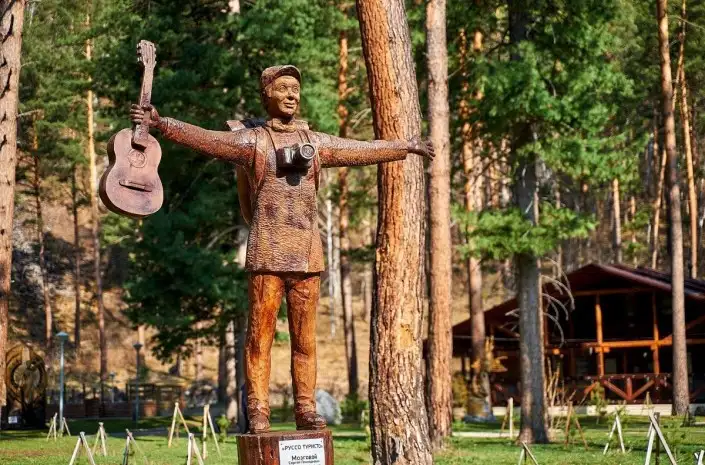 Прогулка в парк деревянных скульптур