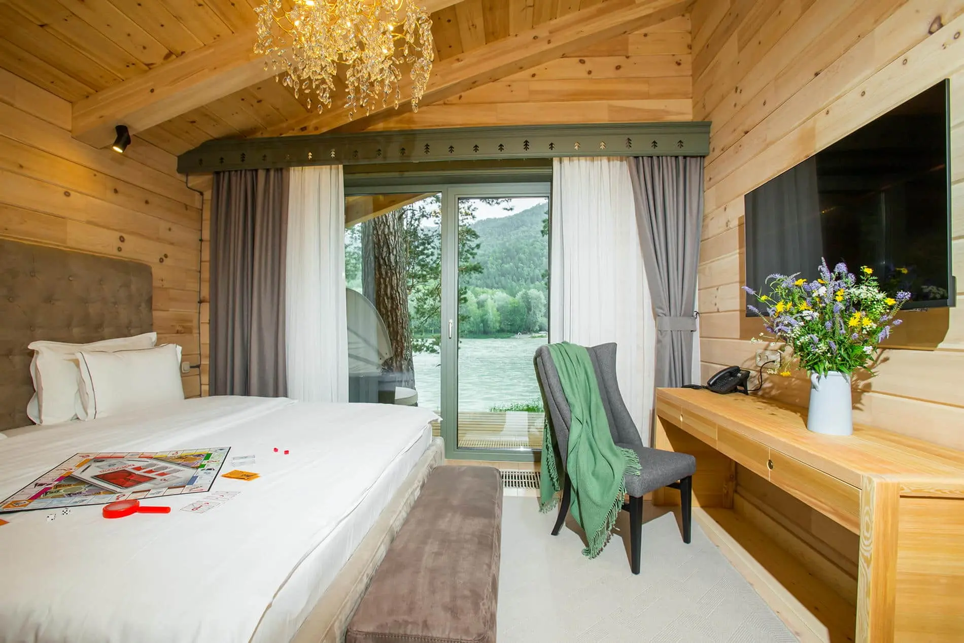 Семейное Шале с видом на реку