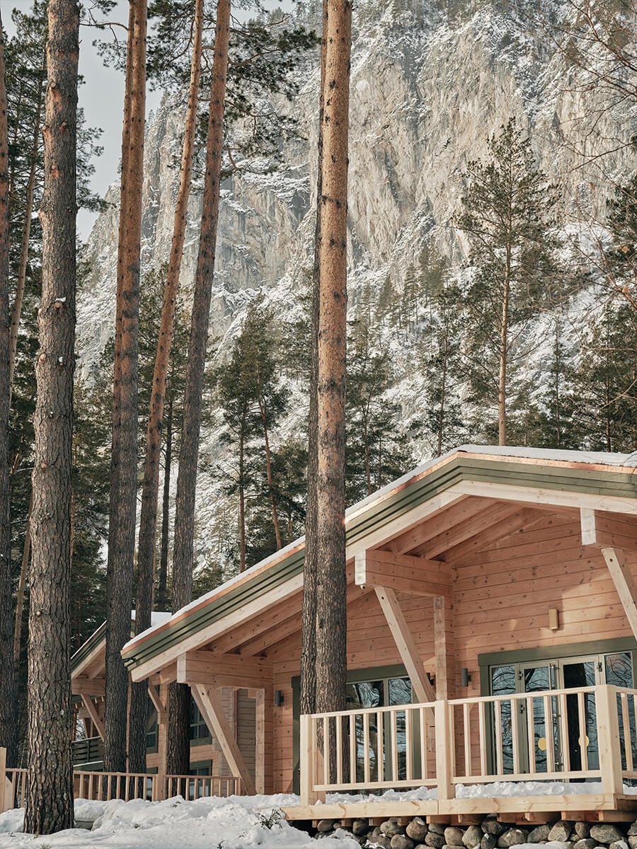 Туркомплекс на берегу Катуни